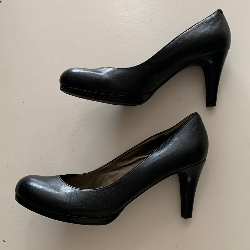 Naturalizer black pump, 3” heel. 8 1/2, leather upper, rubber sole.